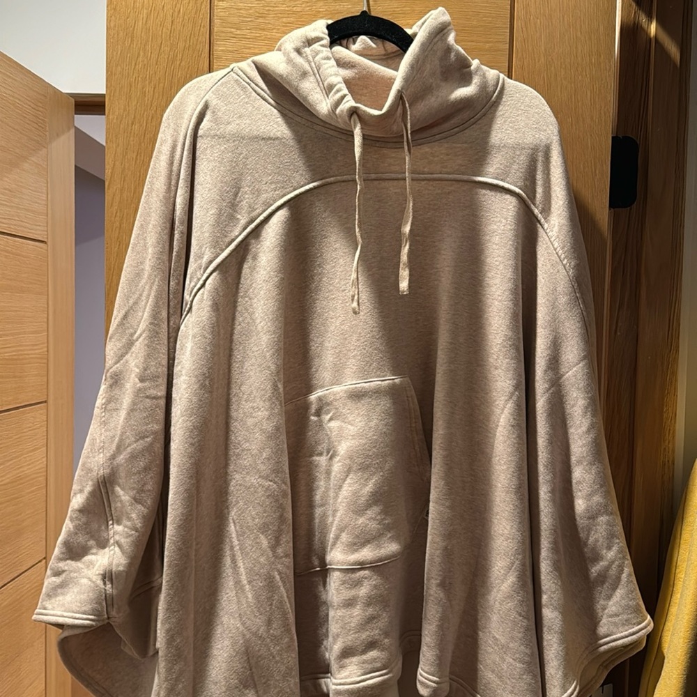Ugg poncho m/l